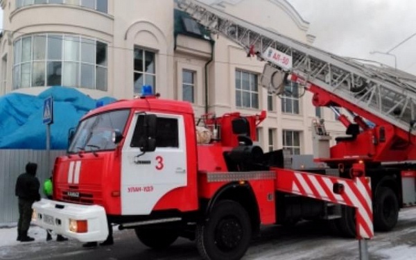 В Улан-Удэ пожарные ликвидируют крупный пожар
